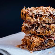 Gluten Free Pumpkin 7 Layers Bars-- A fall twist on a dessert classic! Seven Layer Bars, 7 Layer Bars, Layer Bars, Fall Desserts Easy, Dessert Simple, Pumpkin Desserts, Pumpkin Bars, Pumpkin Recipes Dessert, Everything Pumpkin