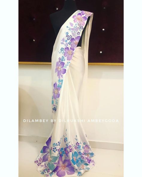 Sari Painting, Plane Saree, Ladies Suit Design, Clothes Painting, Saree Borders, Cloth Painting, Saree Painting Designs, Lehenga Design, Fabric Paint Diy