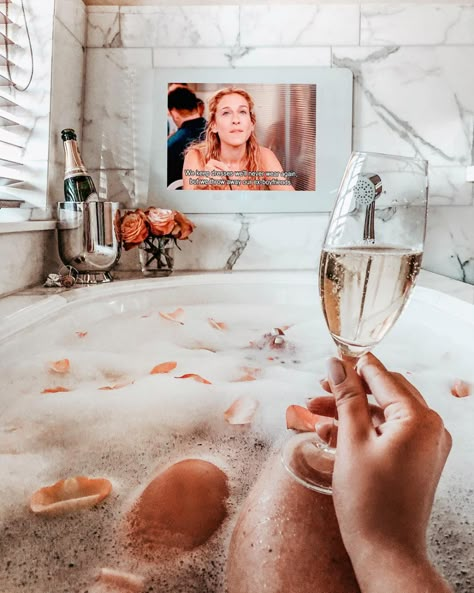 What Self-Care Looks Like When You're Busy | The Everygirl Drømme Bad, Stile Kylie Jenner, Bath Aesthetic, Dream Bath, A Glass Of Wine, Relaxing Bath, Glass Of Wine, Sarah Jessica Parker, Carrie Bradshaw