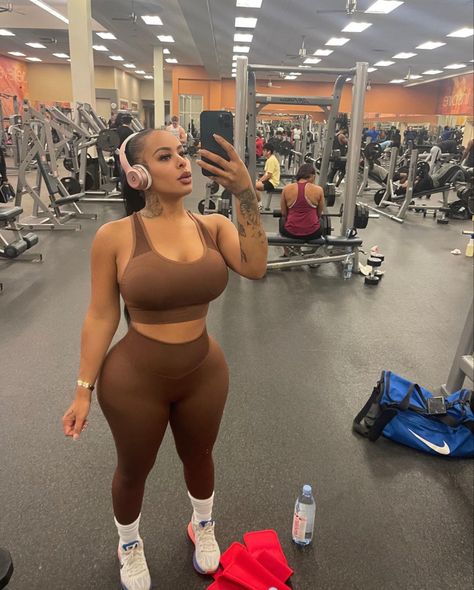 @beijastlaurent for more 🥀 Alexis Sky Instagram, Alexis Sky, Thick And Fit, Baddie Hairstyles, Instagram Influencer, Band Workout, Gym Wear, Sport Girl, Beautiful Black Women