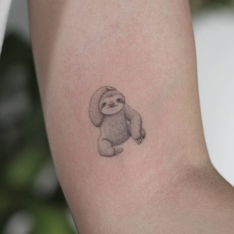 Single needle sloth tattoo on the inner arm. Sloth Minimalist Tattoo, Sloth Tattoo Cute, Small Sloth Tattoo, Tiny Sloth Tattoo, Sloths Tattoo, Highland Tattoo, Sloth Tattoo Ideas, Sloth Tattoos, Sloth Stuff