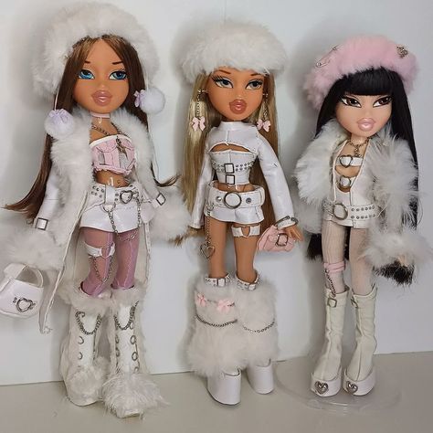 Noa on X: "Brrr https://t.co/vjkAopboCn" / X Bratz Dolls Characters, Pink Diy, Bratz Doll Outfits, Outfits 2000s, Bratz Inspired Outfits, Doll Aesthetic, 2000s Fashion Outfits, Bratz Doll, Cute Little Things