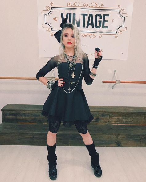 Look da Dayse Madonna Costume Diy, 80s Costume Diy, Madonna Fancy Dress, 1980s Party Outfits, Madonna 80s Outfit, Madonna Outfits, 80s Outfit Ideas, 80s Theme Party Outfits, 80s Dress Up