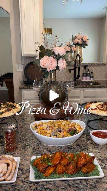 Pizza And Wine Party Ideas, How To Display Pizza At A Party, Family Pizza Night Ideas, Pizza And Wine Night, Wine And Pizza Party, Adult Pizza Party Ideas, Pizza And Prosecco Party, Pizza And Wine Aesthetic, Adult Pizza Party