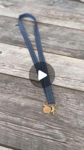 Abbey Duncan on Instagram: "Was that too fast to follow? Would anyone like those directions? Let me know in the comments and I’ll send them to you!

Honestly, I do not enjoy wearing a lanyard. But since I have to, I guess I’ll sew a cute one!

Lanyards are a quick and simple project perfect for beginners 😊
#thevirtualseamstress #lanyard #sewalanyard #beginnersewing #sewingtutorial" Arizona Christmas, Diy Lanyard, Grinch Christmas Decorations, Grinch Christmas, Sewing For Beginners, Easy Projects, Sewing Inspiration, Sewing Hacks, Sewing Tutorials