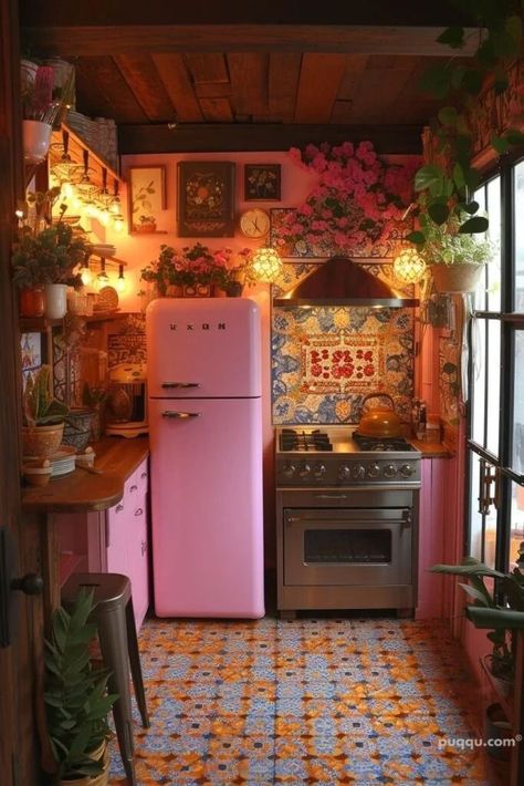 𝓐• (@fullofftearss) on X Eclectic Maximalism Kitchen, Maddie Core, Kitschy Aesthetic, Maximalist Kitchen, Kitchen Vibes, Boho Ideas, Student Apartment, Kitschy Kitchen, Kitchen Aesthetic