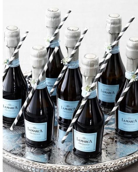 Mimosa Bar Ideas, Small Champagne Bottles, Safe The Date, Champagne Favors, Blue Wedding Favors, Creative Wedding Favors, Inexpensive Wedding Favors, Mini Champagne Bottles, Boozy Brunch