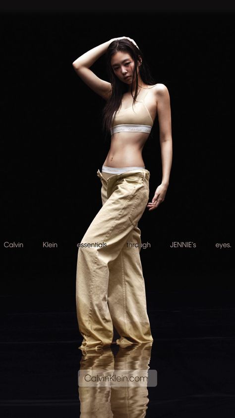 Jennie Calvin Klein, Calvin Klein Outfits, Body Outfit, Foto Ideas Instagram, Jennie Lisa, Kpop Outfits, Blackpink Jennie, Runway Fashion, Rap