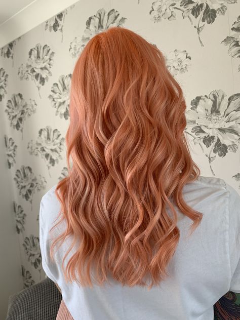 Strawberry Peach Hair Color, Pink Peachy Hair, Orange Strawberry Blonde Hair, Peach And Blonde Hair Highlights, Long Peach Hair, Peach Orange Hair Color, Strawberry Peach Blonde Hair, Soft Orange Hair Color, Strawberry Hair Dye