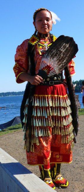 Jingle Dancer Crystal Lane of Lummi Washington. Lummi, Alaskan and Sisseton Sioux. Native American Jingle Dress, Jingle Dancer, Jingle Dress Dancer, Powwow Outfits, Native American Dance, Native American Dress, Powwow Regalia, Jingle Dress, Native American Regalia