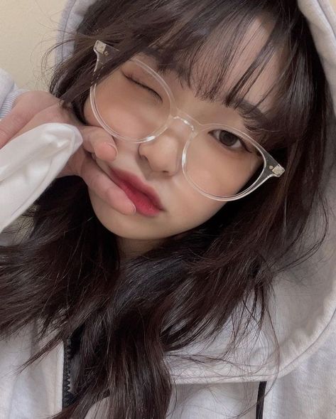 Ulzzang Glasses, Asian Glasses, Korean Glasses, Beautiful Iphone Case, Cute Glasses, Soo Hyun, Selfie Ideas Instagram, Girls With Glasses