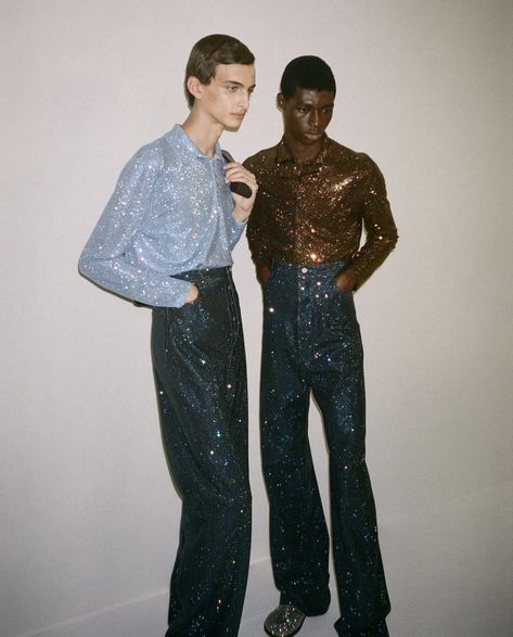 Space Disco Outfit Men, Men’s New Year Outfits, Men Glitz And Glam Outfit, Metallic Men Outfit, Sequin Outfit Men, Glitter Men Outfit, Rhinestone Outfit Men, Men’s Disco Party Outfit, Glam Rock Aesthetic Men