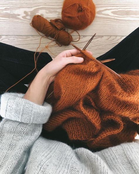 Knitting Things, Women Sweater, Diy Knitting, Size Pattern, Sweater Pattern, Knitting Inspiration, Autumn Inspiration, Yarn Crafts, Knitting Needles