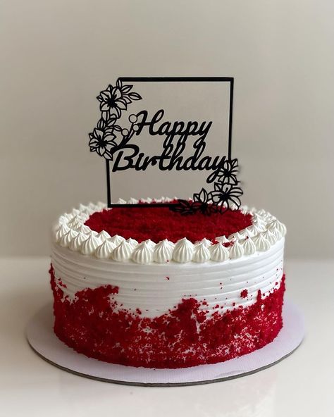 Simple Red Birthday Cake, Redvelvet Cake Design Birthday, Redvelvet Cake Designs, Cake Designs Red Velvet, Simple Red Velvet Cake Designs, Red Velvet Birthday Cake Decoration, Red Birthday Cake For Men, Red Cake Decoration Birthday, Red And White Cake Design