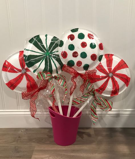 Lollipop Christmas Decorations, Jingle Jam 2023, Candy Land Christmas Theme, Lollipop Decorations, Candy Decorations Diy, Christmas Diy Kids, Candy Themed Party, Christmas Lollipops, Gingerbread Christmas Decor