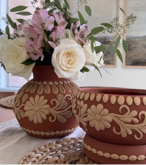 Hacienda Mexico, Mexican Pottery Decor, Hacienda Style Home, Modern Mexican Home Decor, Modern Mexican Home, Mexican Inspired Wedding, Modern Hacienda, Mexican House, Spain Style