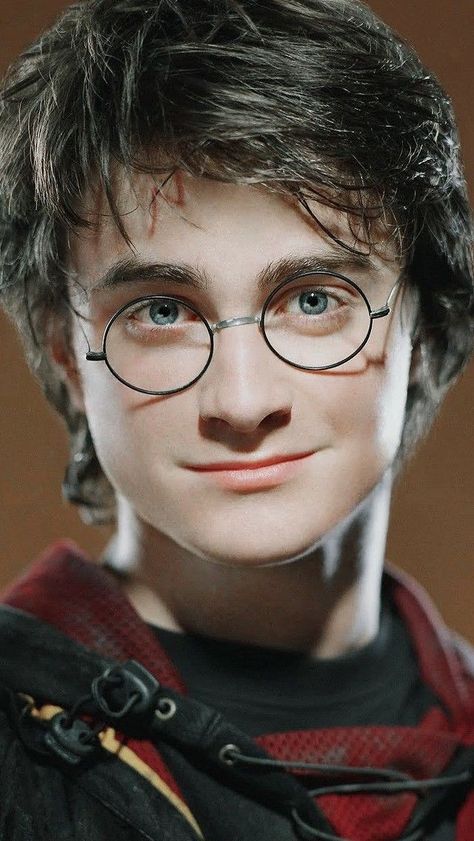 Harry Potter Eyes, Harry Potter Portraits, Harry Potter Creatures, Harry Hermione Ron, Harry Potter Face, Daniel Radcliffe Harry Potter, Harry Potter Glasses, Harry Potter Kids, Harry Potter Ron