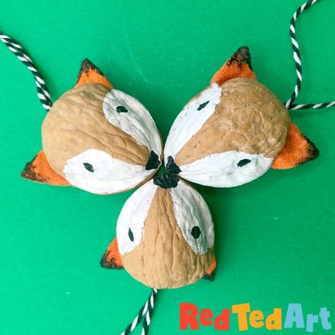 Red Ted Art's Walnut Fox Ornaments. We adore crafting with Walnuts, we also adore Ornaments. Combine the two and you get some super duper cute Fox Walnut Ornaments. Find out more today. Christmas Chestnuts Decoration, Diy Fox Ornaments, Walnut Ornaments, Walnut Crafts, Walnut Shell Crafts, Ornaments Diy Kids, Crafts By Season, Red Ted Art, Fox Crafts