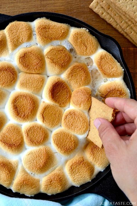 Peanut Butter Cup S'mores Dip | Just a Taste Smores Dip Recipe, Gooey Desserts, Easy Dessert Dips, Smores Dip, Smores Dessert, Dessert Dip, Reese's Peanut Butter Cups, Food Game, Just A Taste