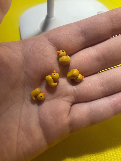 Hand sculpted polymer clay mini ducks. Choose between lot of 5,10,15, or 20. NO SCALE SIZE finger for scale Polymer Clay Tiny Things, Mini Clay Duck, Mini Things To Make With Clay, Duck Clay Earrings, Cute Things To Sculpt With Clay, Polymer Clay Farm Animals, Cute Things To Make With Polymer Clay, Things To Make Out Of Clay Easy, Clay Rubber Duck