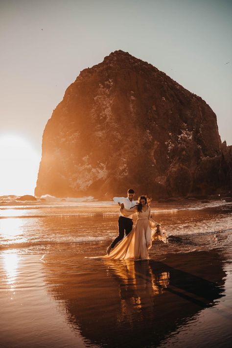 Mountain Beach Wedding, Ocean Wedding Photography, Cannon Beach Oregon Wedding, Oregon Beach Photoshoot, Beach Wedding Elopement Ideas, Cannon Beach Photoshoot, Beach Elopement Aesthetic, Pnw Beach Photoshoot, Pnw Beach Wedding