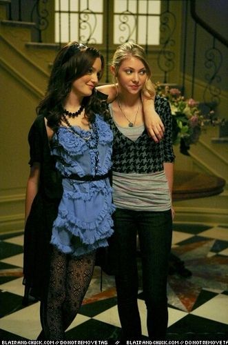 blue and black Sretsis Dress, Jenny Humphrey Outfits, Gossip Girl Season 1, Mode Gossip Girl, Estilo Blair Waldorf, Estilo Gossip Girl, Blair Waldorf Outfits, Blair Waldorf Gossip Girl, Stile Blair Waldorf