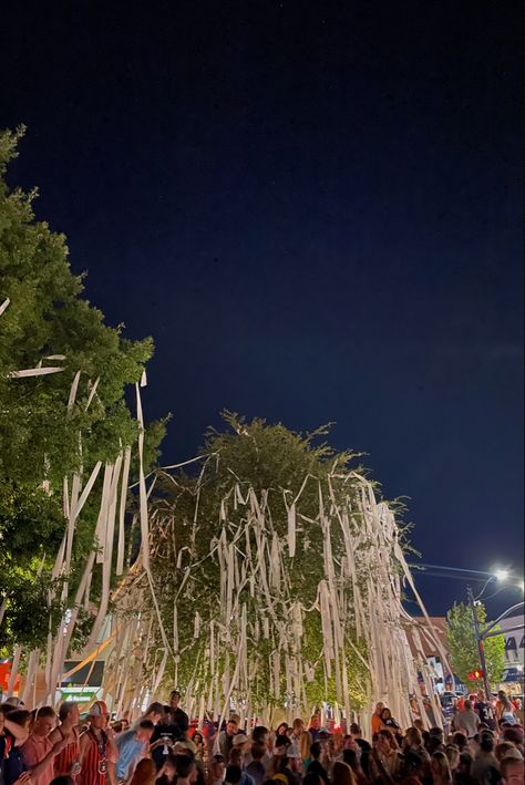 Toomers Corner Auburn, Auburn University Game Day Outfits, Auburn University Aesthetic, Auburn Aesthetic, Auburn University Dorm, Auburn College, Auburn Clothes, Sorority Aesthetic, Florida Atlantic University