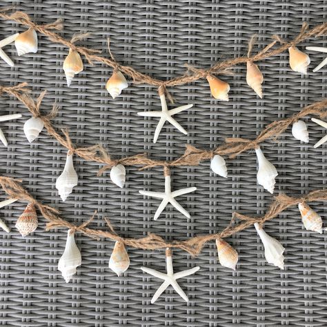 Beach Themed Christmas Decor, Sea Shell Display Ideas, Coastal Garland, Starfish Garland, Beach Garland, Makeover Madness, Seashell Garland, Shell Projects, Nautical Ideas