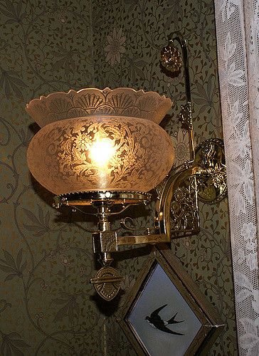 Gas Lamp, Victorian Wall, Unique Light Fixtures, Gas Lights, Classic Architecture, Aesthetic Movement, Victorian Decor, Victorian Design, Antique Lamps