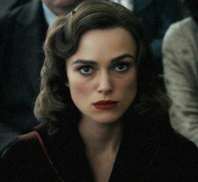 Kiera Knightly in The Imitation Game. She was brilliant in this role. I like how strong her portrayals are, and how she embraces their flaws as human beings. The Edge Of Love, Kiera Knightly, Keira Knightly, Dylan Thomas, Peggy Carter, Keira Knightley, Photo Archive, Vintage Hairstyles, Community Wall