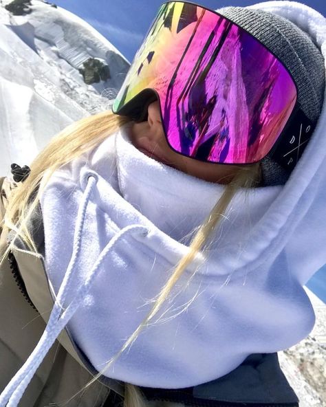 Skiing Pics, Snowboarding Outfits, Ski Outfits For Women, Mode Au Ski, Snowboard Trip, Ski Weekend, Val Thorens, Apres Ski Party, Ski Bunnies