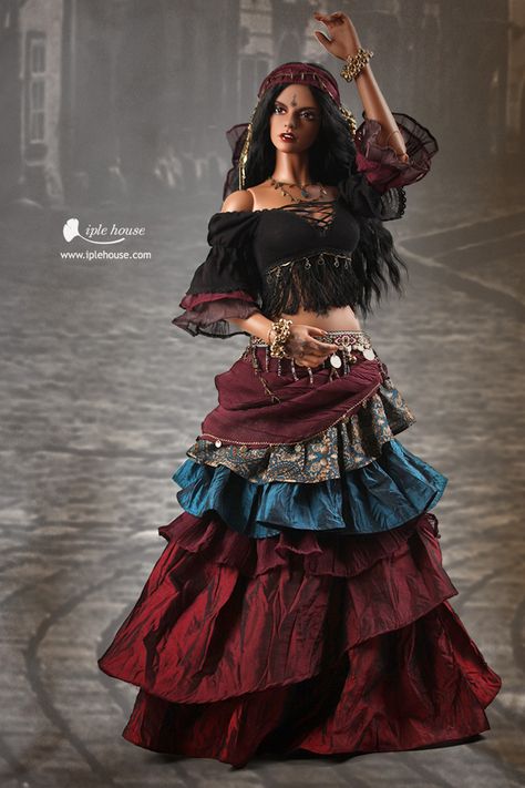 Belly Dancer Outfits Aesthetic, Romani Dresses, Romani Halloween Costume, Romani Costume, Romani Outfit, Romani Dress, Romani Clothing, Romani Fashion, Romani Woman