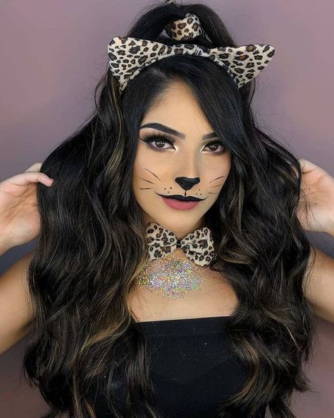 Cat Custome, Bunny Halloween Makeup, Black Cat Makeup, Cat Face Makeup, Simple Cat Makeup, Bunny Makeup, Cat Halloween Makeup, Halloween Make-up Looks, Cat Makeup Halloween