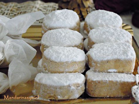 Polvorones caseros | Mandarinas y miel Bakery Recipes, Rice Krispie Treat, Cookie Bars, Biscuits, Cafe, Cheese