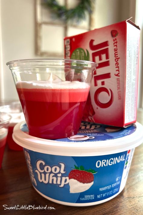 Jello Cups Ideas, Jello Salad Recipes With Cool Whip, Strawberry Jello Dessert, Jello Mousse, Layered Jello Recipe, Jello With Cool Whip, Jello Parfait, Jello Deserts, Strawberry Jello Salad