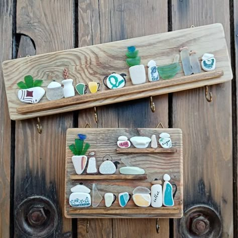 Displaying Sea Glass Ideas, Beach Finds Art, Sea Pottery Crafts Ideas, Sea Glass Hanging Art, Sea Glass Hanging, Seaglass Magnets, Beach Finds Crafts Ideas, Sea Glass And Driftwood Crafts, Sea Glass Display Ideas