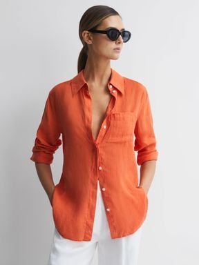 How To Wear A Linen Shirt, Orange Shirt Outfit Women, Orange Linen Shirt Outfit, Orange Button Down Shirt Outfit, Orange Shirt Outfit Summer, Orange Shirt Outfit, Linen Shirt Outfit, Colour Clash, Orange Shirt