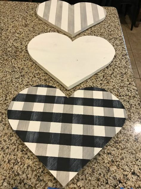 Wooden Heart Wreaths, Wooden Heart Valentine Craft, Wood Hearts Diy Ideas, Painted Wooden Hearts Ideas, Dollar Tree Wood Heart Crafts, Wood Hearts Diy, Wooden Heart Painting Ideas, Check Painting, Wooden Hearts Diy