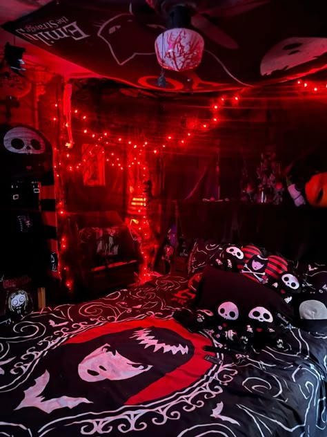 90s Horror Aesthetic Room, Room Decor Ideas Goth, Goth Rooms Aesthetic, Dark Dorm Room Aesthetic Grunge, Vampire Themed Room, Neon Goth Room, 90s Goth Room, Red Goth Bedroom, Emo Scene Bedroom