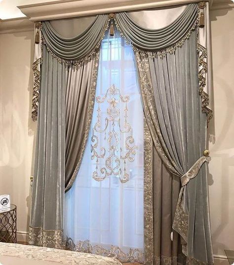 Luxury Curtains Living Room, Curtain Designs For Bedroom, Fancy Curtains, Classic Curtains, Unique Curtains, Curtain Styles, Plain Curtains, The Curtains, Living Room Decor Curtains