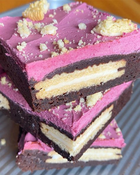 Pink Velvet Brownies, Blue Velvet Oreo Brownies, Pink Brownies, Pink Brownie, Edible Recipes, Velvet Brownies, Brownie Truffles, Pink Buttercream, Golden Oreo