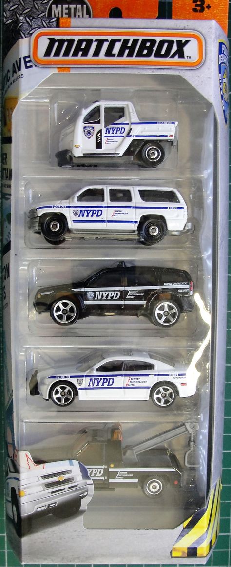 Matchbox Candy Store Display, Toy Police Cars, Lego Fire, Tow Truck Driver, Police Truck, Hot Wheels Garage, Ho Slot Cars, Passenger Aircraft, Range Rover Classic