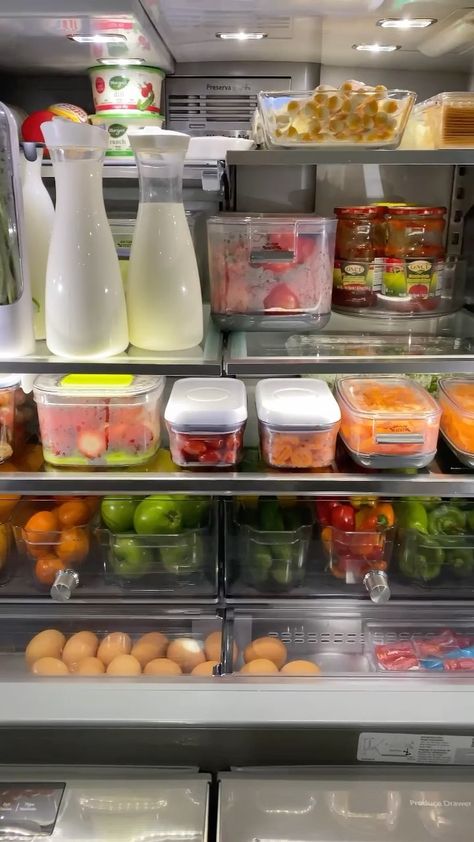 Dream Fridge, Organized Fridge, Healthy Fridge, Fridge Organizer, Pantry Fridge, Milk Jar, Food Pantry Organizing, Freezer Organization, Fridge Organisers