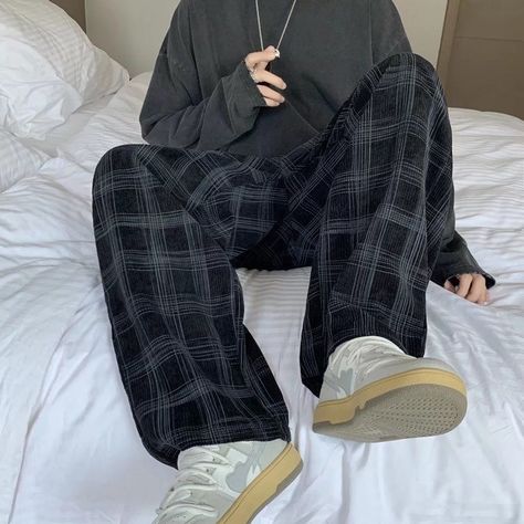 Look Hip Hop, Soft Boy Outfits, Hip Hop Trousers, Streetwear Spring, Black And White Pants, Moda Streetwear, Streetwear Mode, Soft Boy, Pants Loose