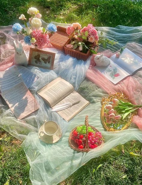 Fresco, Pastel, Dreamy Picnic, Soft Life Era, Pastel Academia, Cottagecore Picnic, Picnic Photography, Picnic Inspiration, Soft Grunge Aesthetic