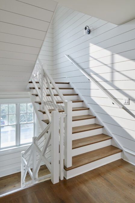 MH2_104 Beach House Staircase, Coastal Staircase, Beach House Stairs, Cottage Stairs, Florida Beach Cottage, Beach Houses Architecture, Pretty Cottage, House Staircase, Flooring For Stairs