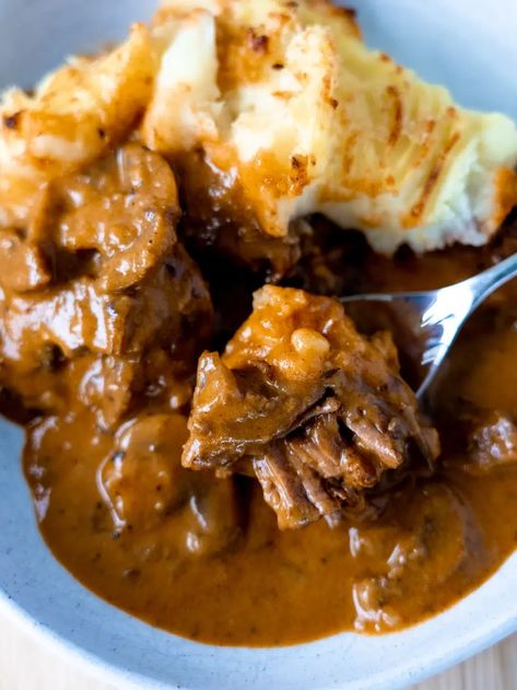 Beef Stroganoff Cottage Pie with Crispy Parmesan Topping - Simple Home Edit Cottage Pie Recipe Beef, Beef Cottage Pie, Sour Cream Mashed Potatoes, Cottage Pie Recipe, Creamed Beef, Southern Cooking Recipes, Sunday Dinners, Potato Toppings, With Mashed Potatoes