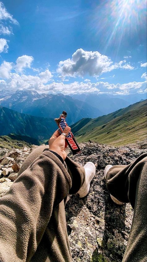 I ❤️ U Instagram Travel Poses Ideas, Hike Photo Ideas, Hiking Photo Ideas, Hiking Picture Ideas, Hiking Poses, Mountain Photo Ideas, Trekking Photography, Mountain Trekking, Hiking Photos