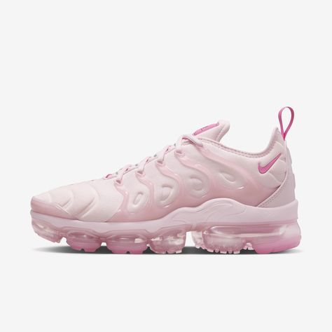 Womens Nike Vapormax Shoes, Pink Workout Shoes, Cute Nike Shoes Pink, Nike Air Vapormax Women Outfit, Nike Trendy Shoes, Pink Vapormax Nike, Cute Jordans For Women, Trendy Shoes For Women Sneakers, Pink Shoes Nike