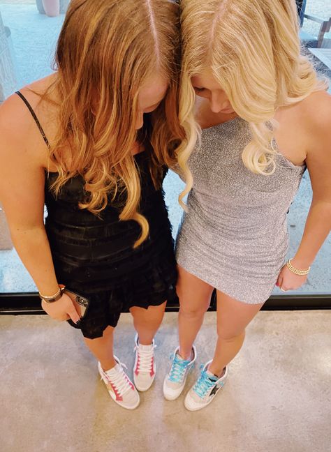 Hoco Sneakers, Hoco Dresses With Sneakers, Friend Photoshoot Ideas, Dresses With Tennis Shoes, Hoco Dress Ideas, Hoco Dress, Friend Photoshoot, Hoco Dresses, Prom Wedding